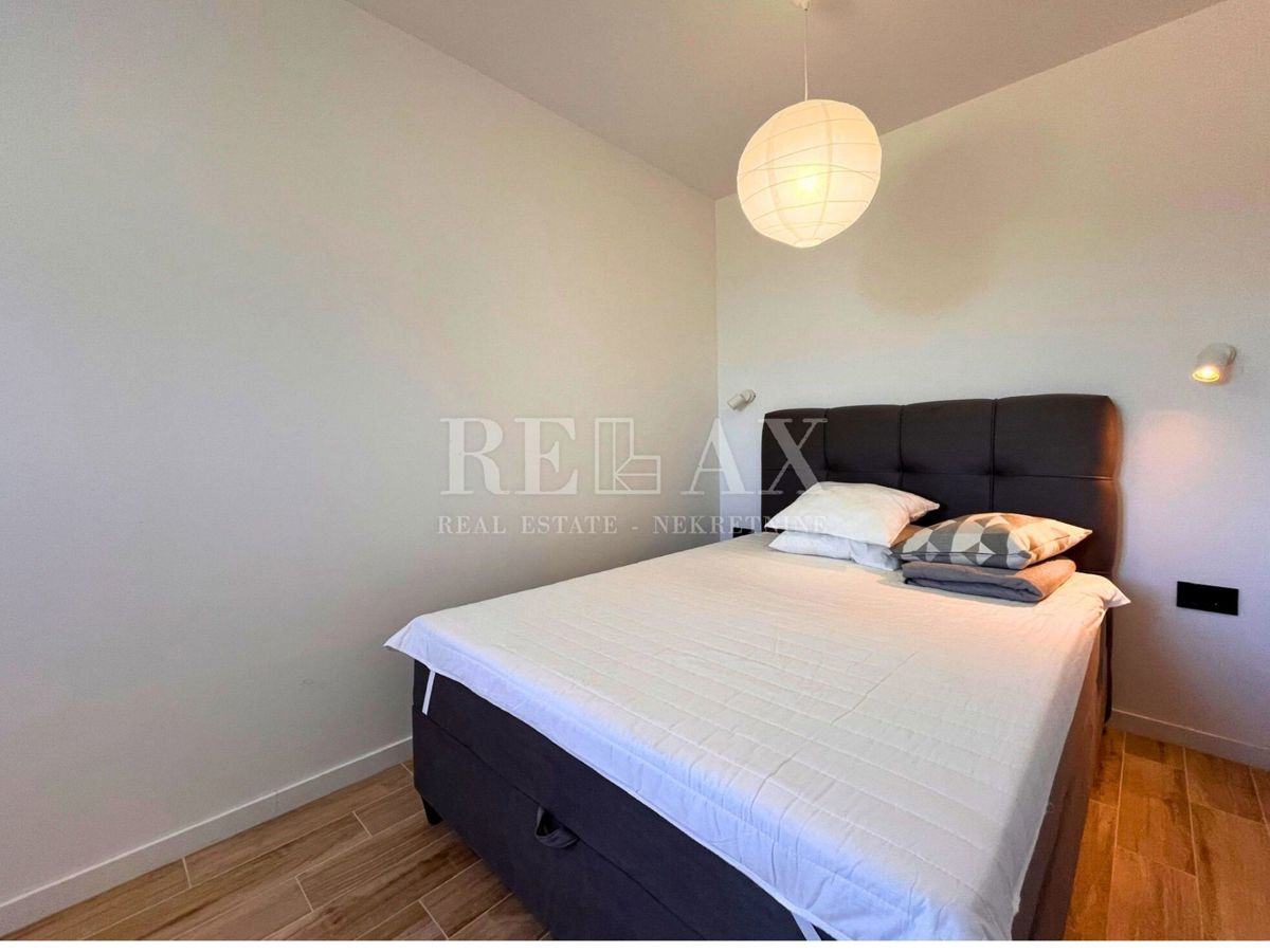 CRIKVENICA - 4 apartmaji, novogradnja, bazen, razgled