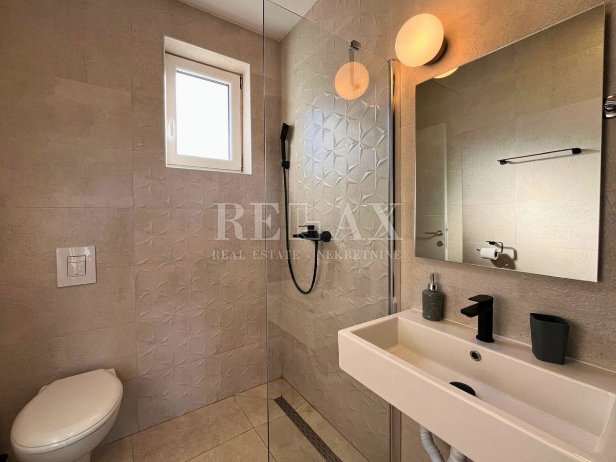 CRIKVENICA - 4 apartmaji, novogradnja, bazen, razgled
