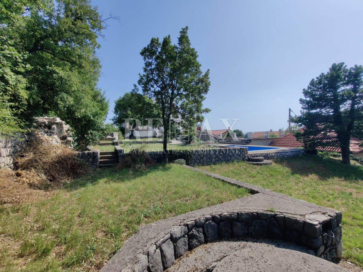CRIKVENICA, JADRANOVO - Hiša z velikim vrtom 2.010 m2