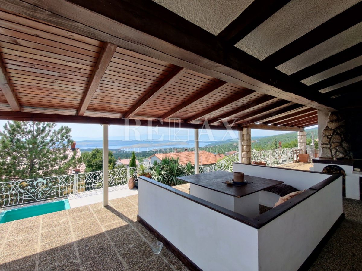 CRIKVENICA, JADRANOVO - Hiša z velikim vrtom 2.010 m2
