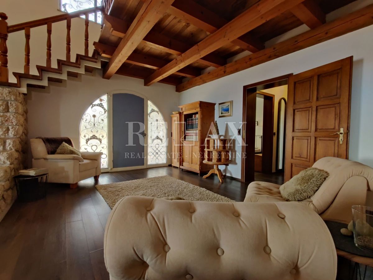 CRIKVENICA, JADRANOVO - Hiša z velikim vrtom 2.010 m2