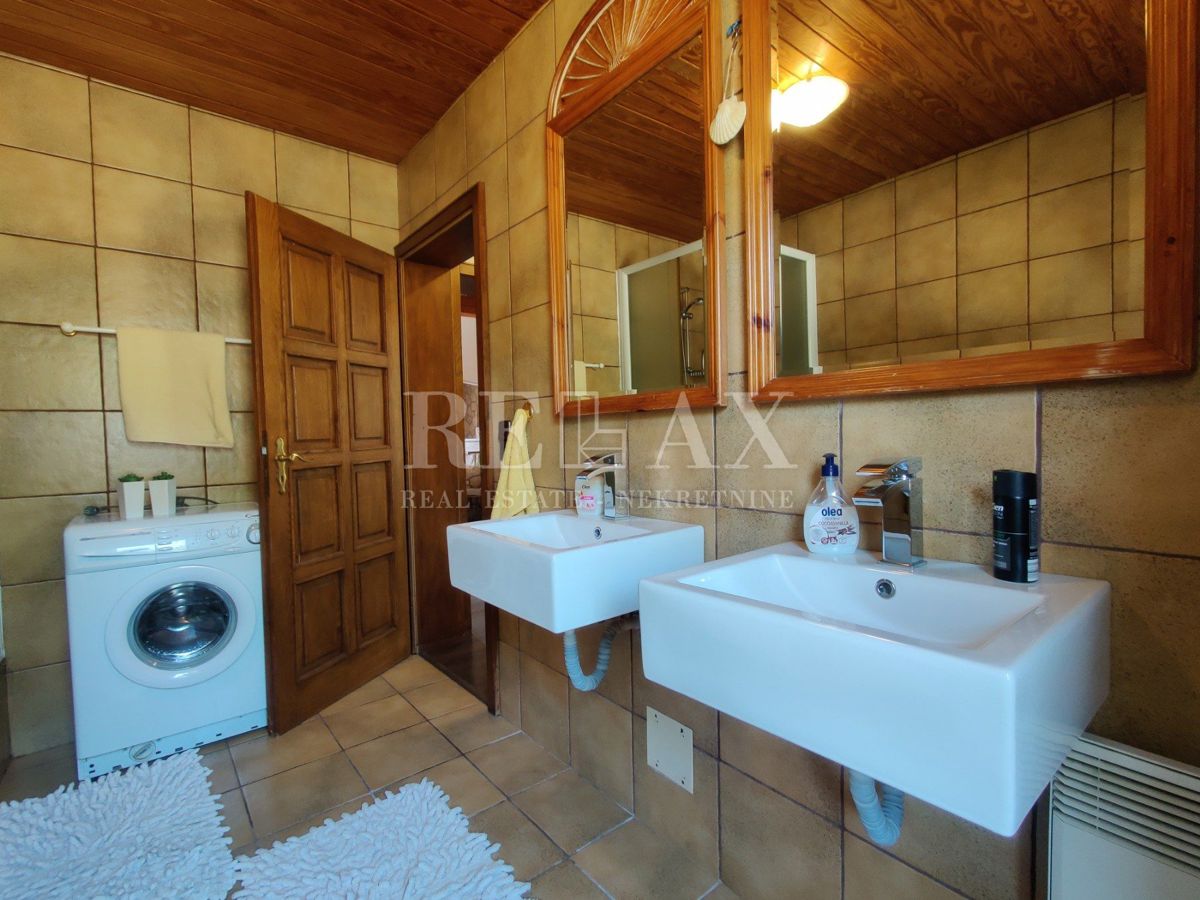 CRIKVENICA, JADRANOVO - Hiša z velikim vrtom 2.010 m2