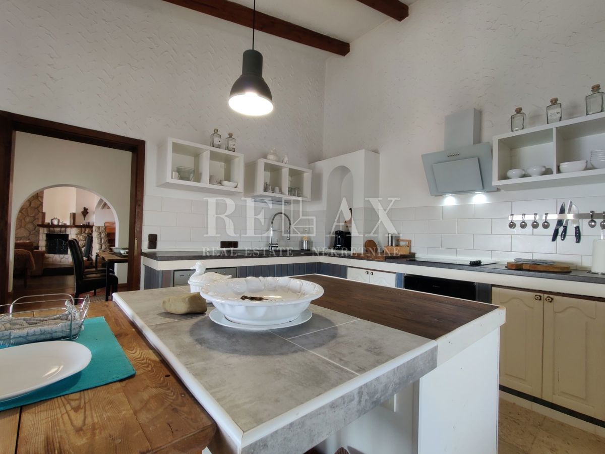 CRIKVENICA, JADRANOVO - Hiša z velikim vrtom 2.010 m2