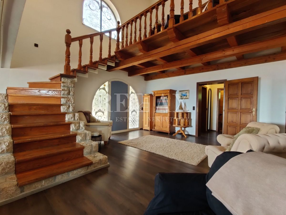 CRIKVENICA, JADRANOVO - Hiša z velikim vrtom 2.010 m2