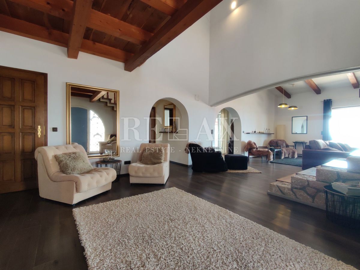 CRIKVENICA, JADRANOVO - Hiša z velikim vrtom 2.010 m2