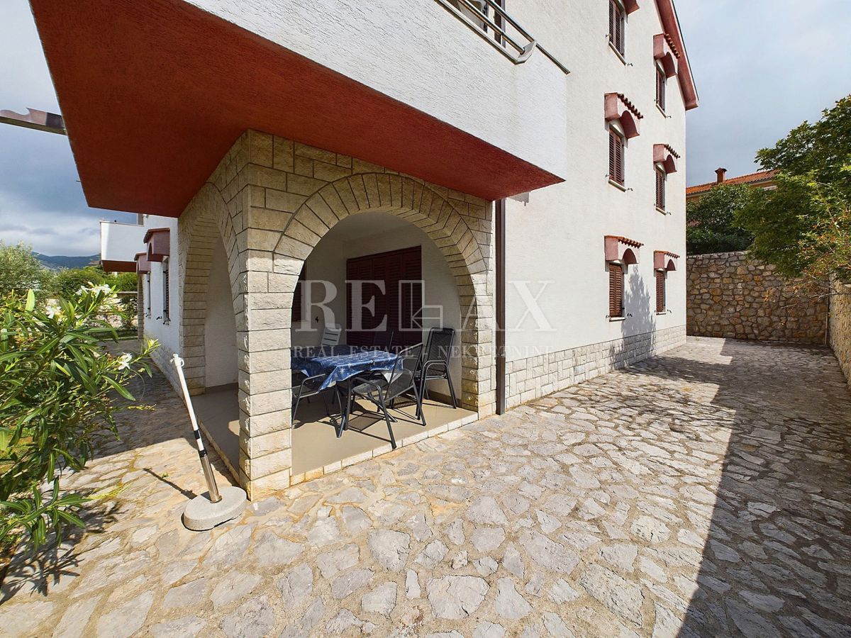 Klenovica - Stanovanje v prvi vrsti z vrtom 250m2