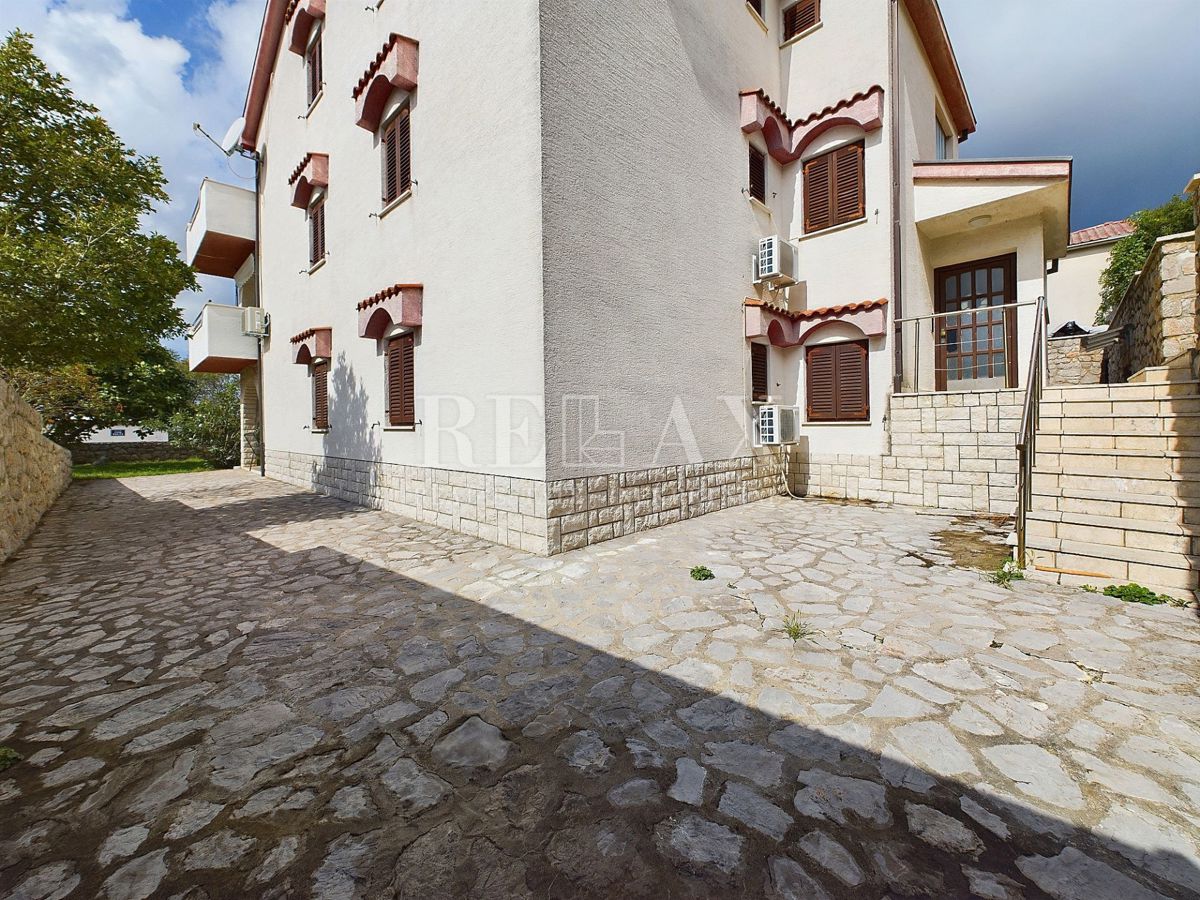 Klenovica - Stanovanje v prvi vrsti z vrtom 250m2