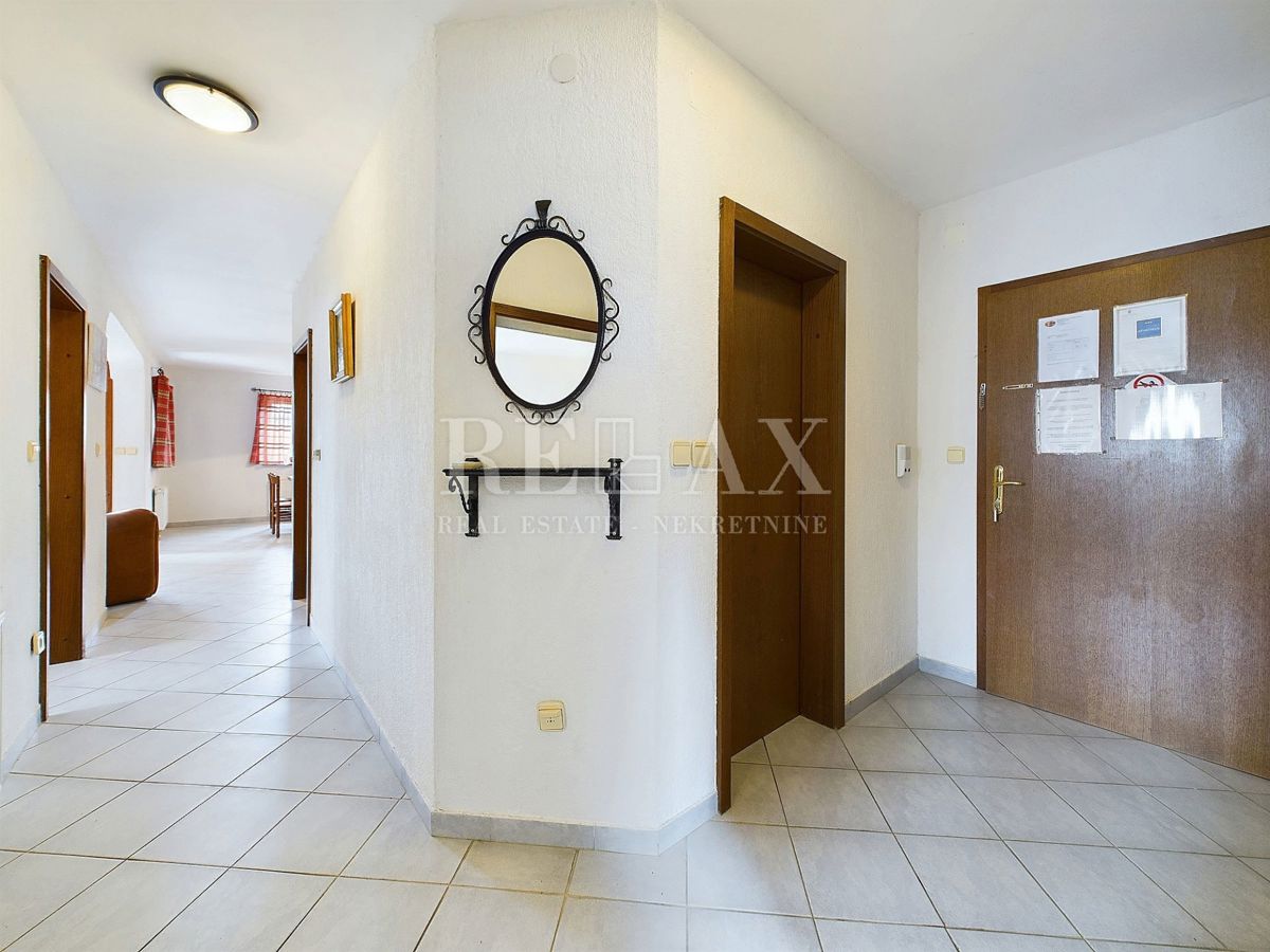 Klenovica - Stanovanje v prvi vrsti z vrtom 250m2