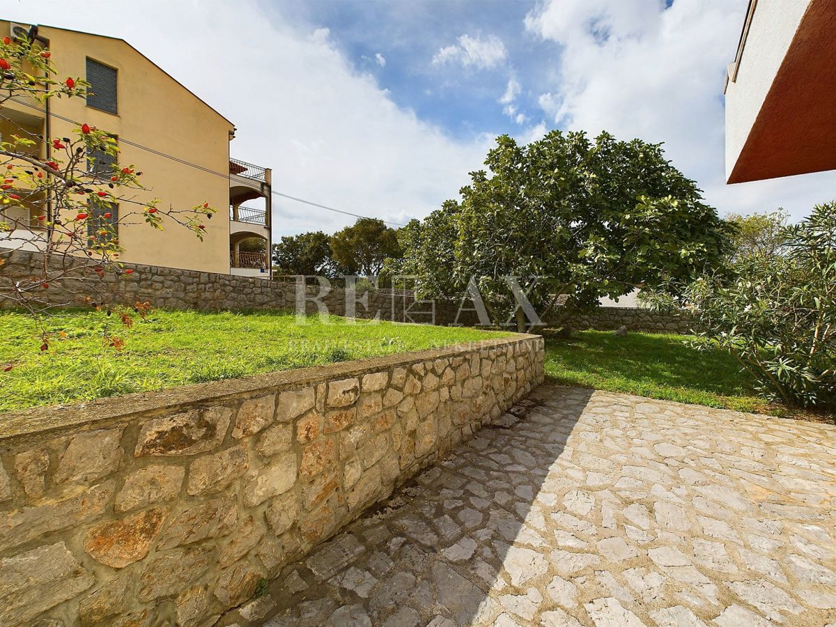 Klenovica - Stanovanje v prvi vrsti z vrtom 250m2
