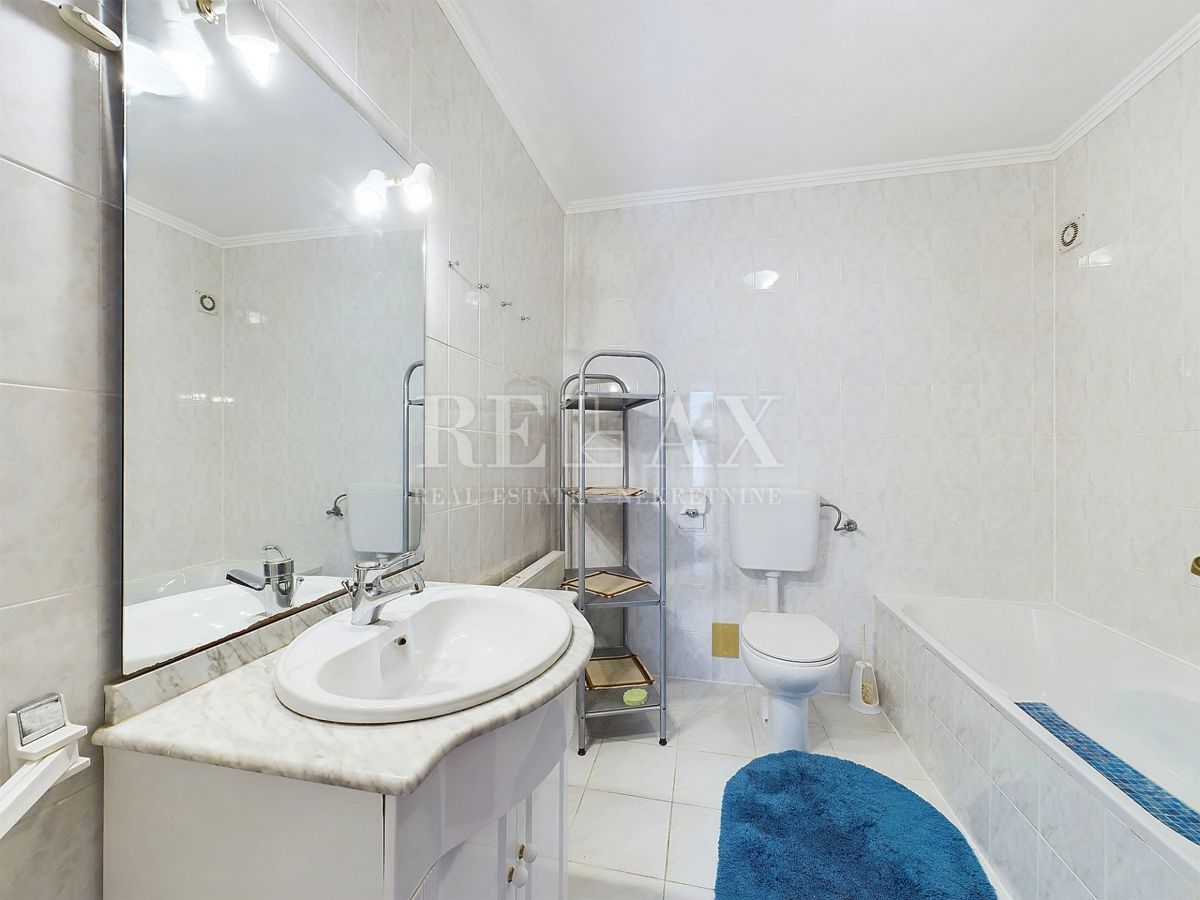 Klenovica - Stanovanje v prvi vrsti z vrtom 250m2