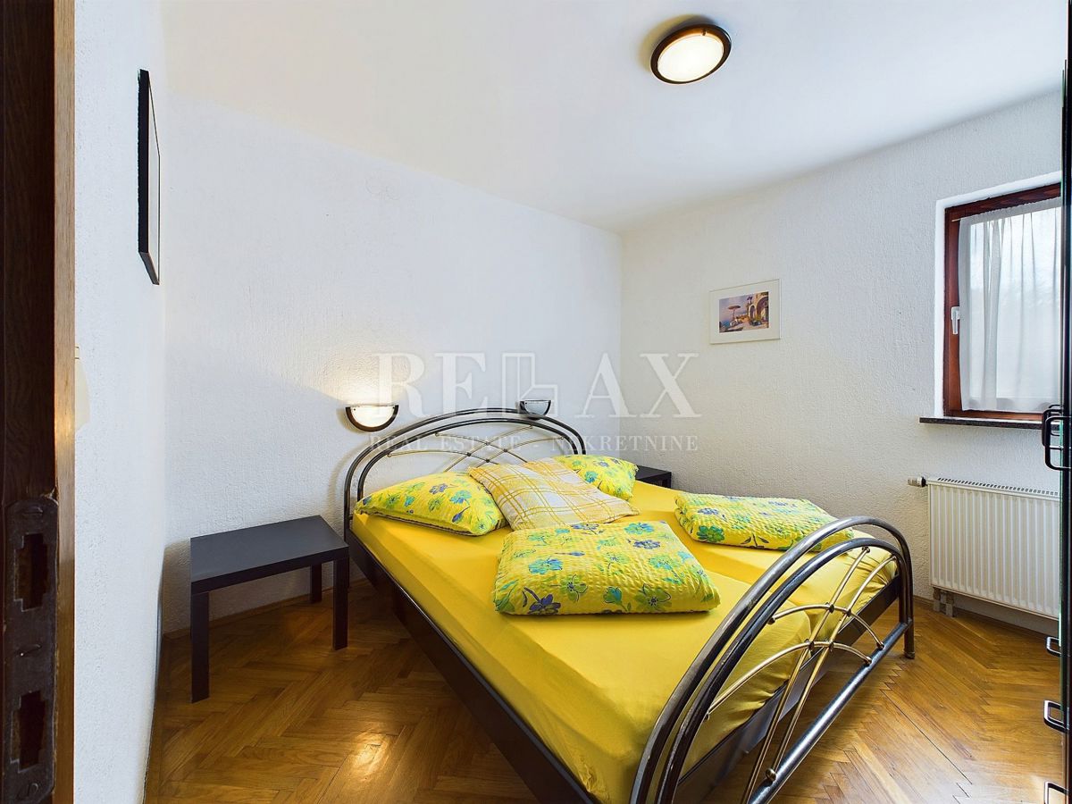 Klenovica - Stanovanje v prvi vrsti z vrtom 250m2