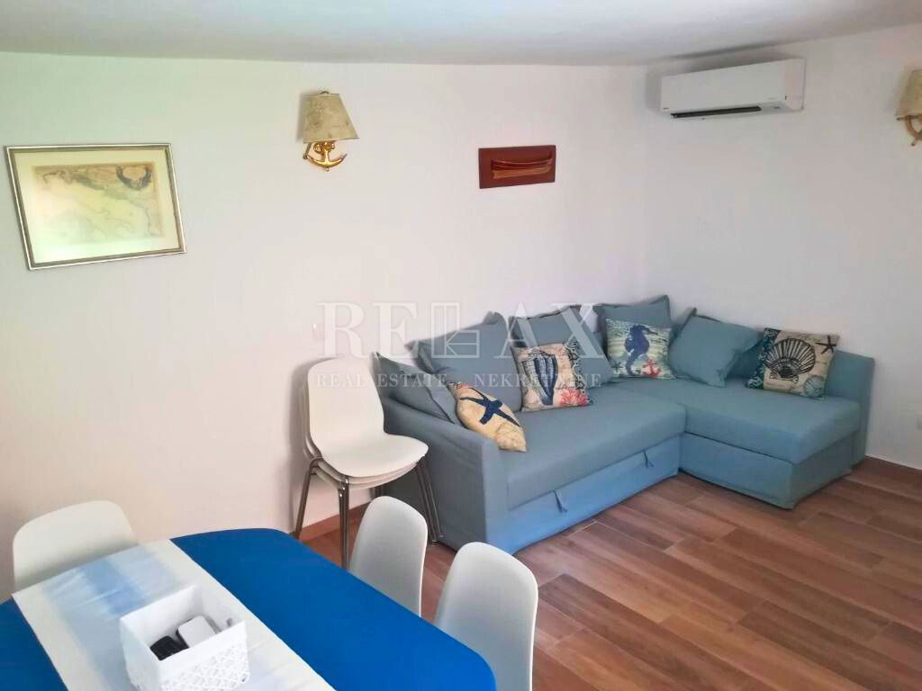 Otok Krk, Baška - kamnita hiša z 2 apartmajema