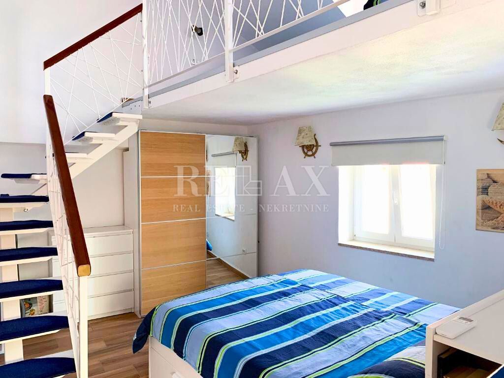 Otok Krk, Baška - kamnita hiša z 2 apartmajema