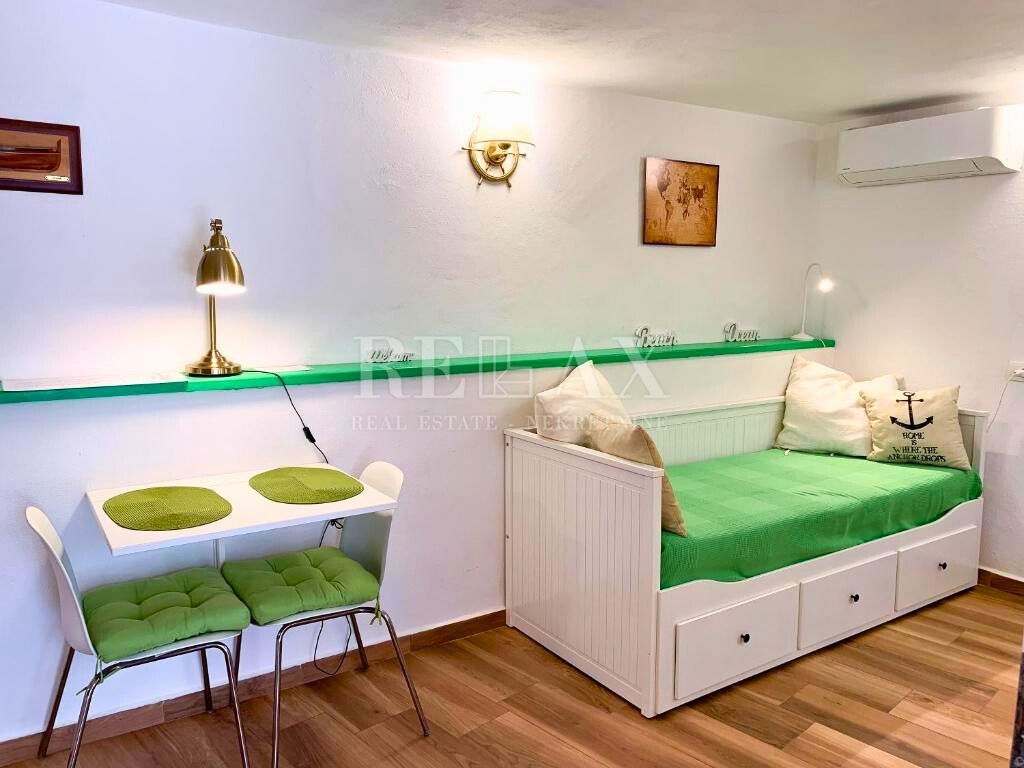 Otok Krk, Baška - kamnita hiša z 2 apartmajema