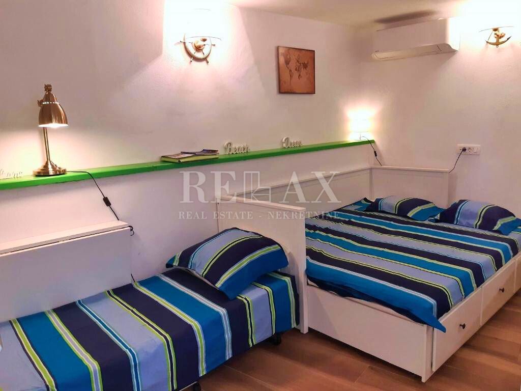 Otok Krk, Baška - kamnita hiša z 2 apartmajema