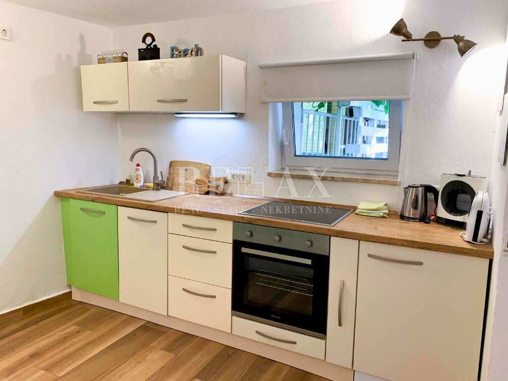 Otok Krk, Baška - kamnita hiša z 2 apartmajema
