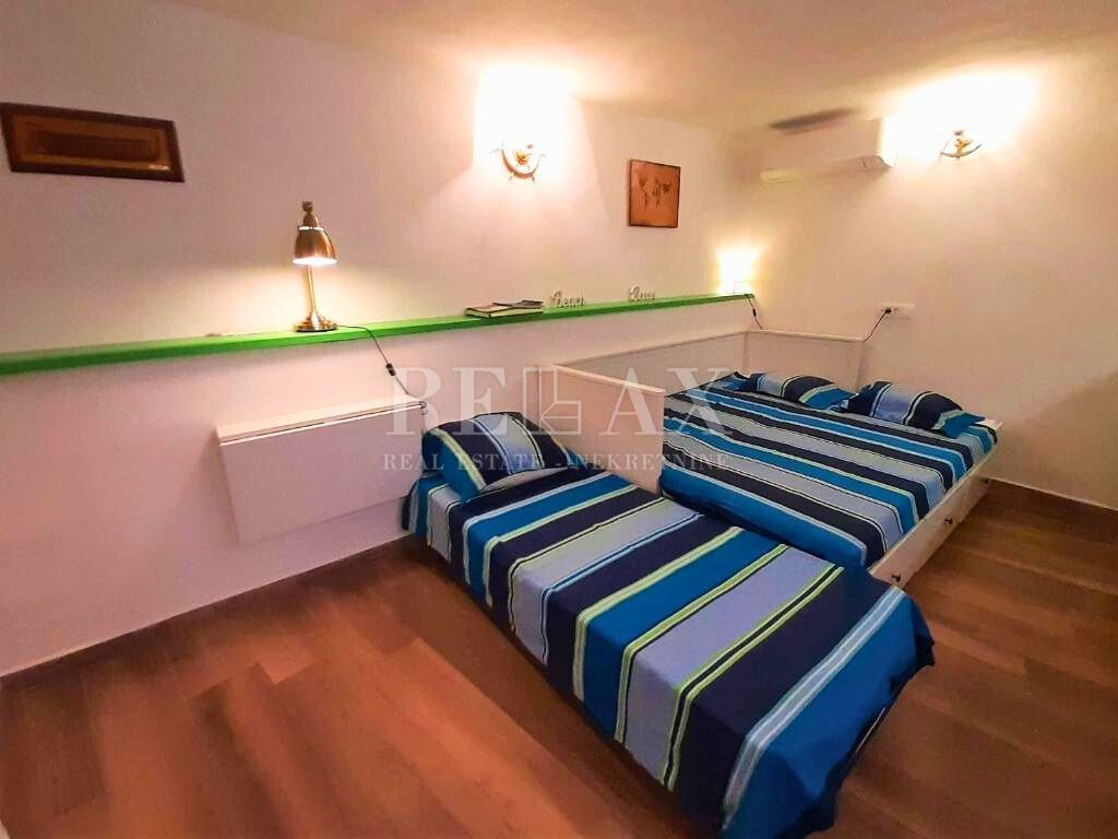 Otok Krk, Baška - kamnita hiša z 2 apartmajema