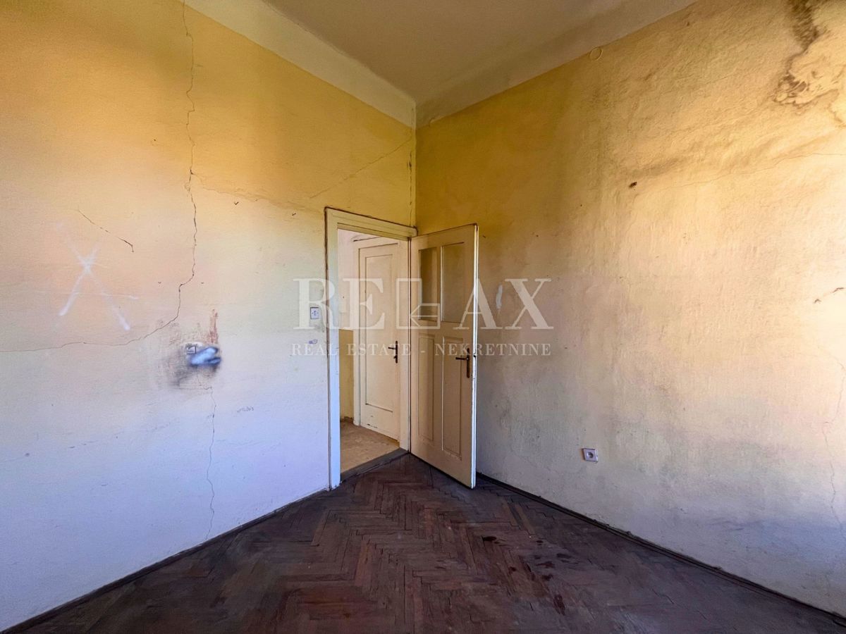 Senj - stanovanje v centru za prenovo