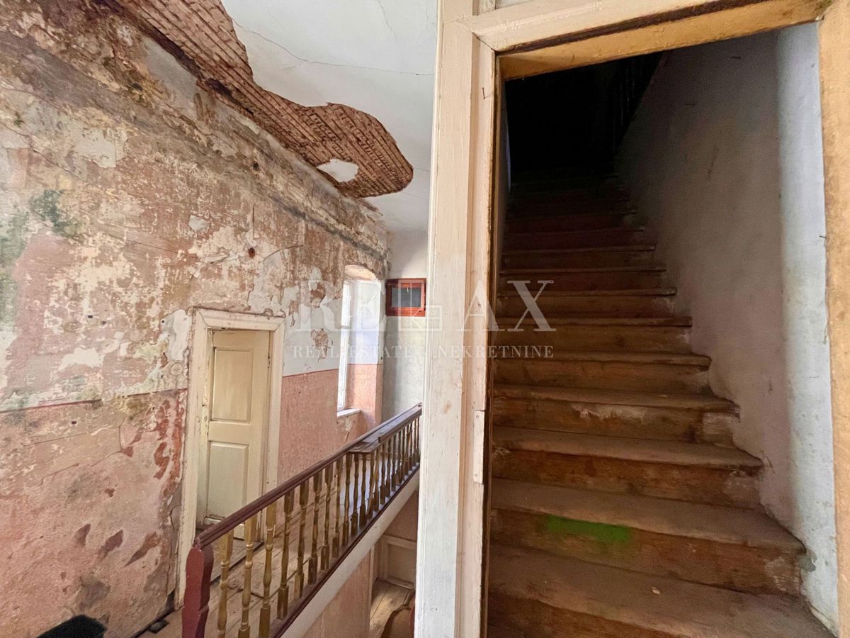 Senj - stanovanje v centru za prenovo