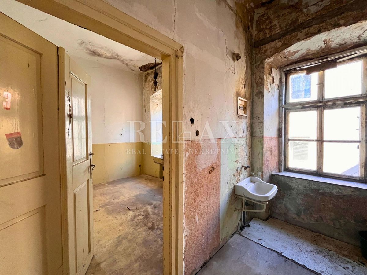 Senj - stanovanje v centru za prenovo