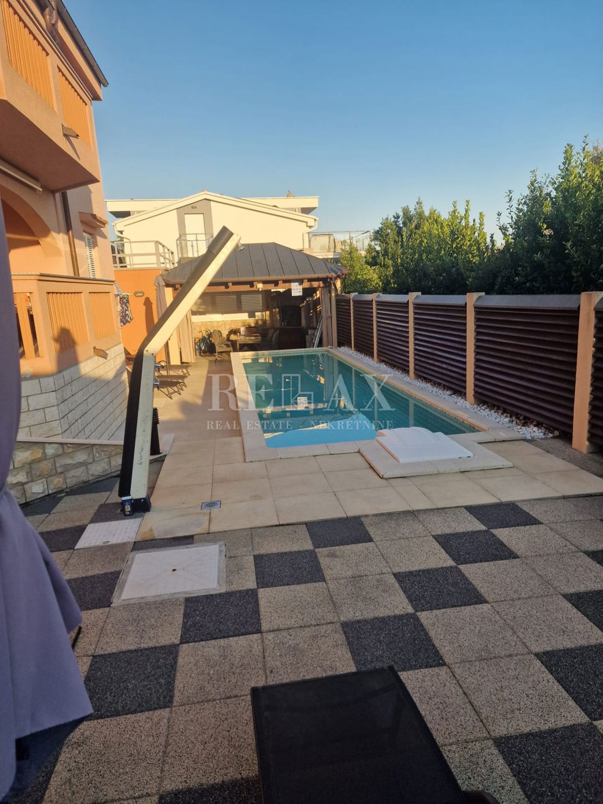 Novi Vinodolski - hiša z bazenom na odlični lokaciji