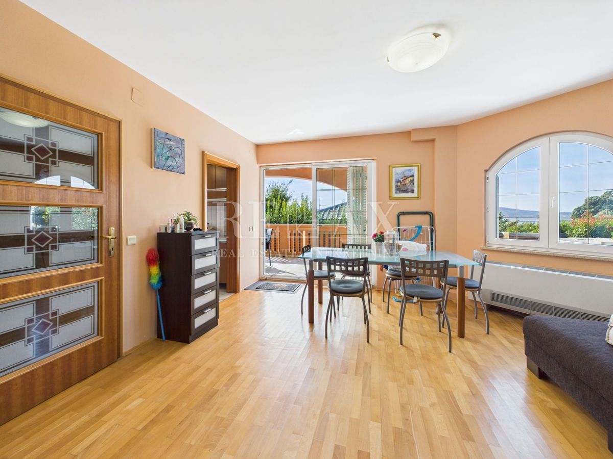 Novi Vinodolski - hiša z bazenom na odlični lokaciji