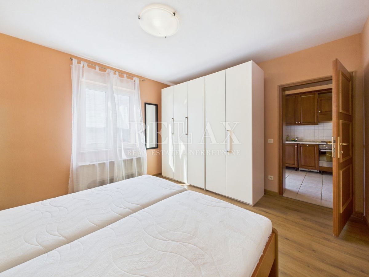 Novi Vinodolski - hiša z bazenom na odlični lokaciji