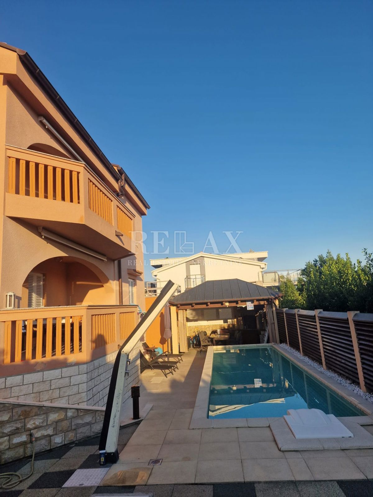 Novi Vinodolski - hiša z bazenom na odlični lokaciji