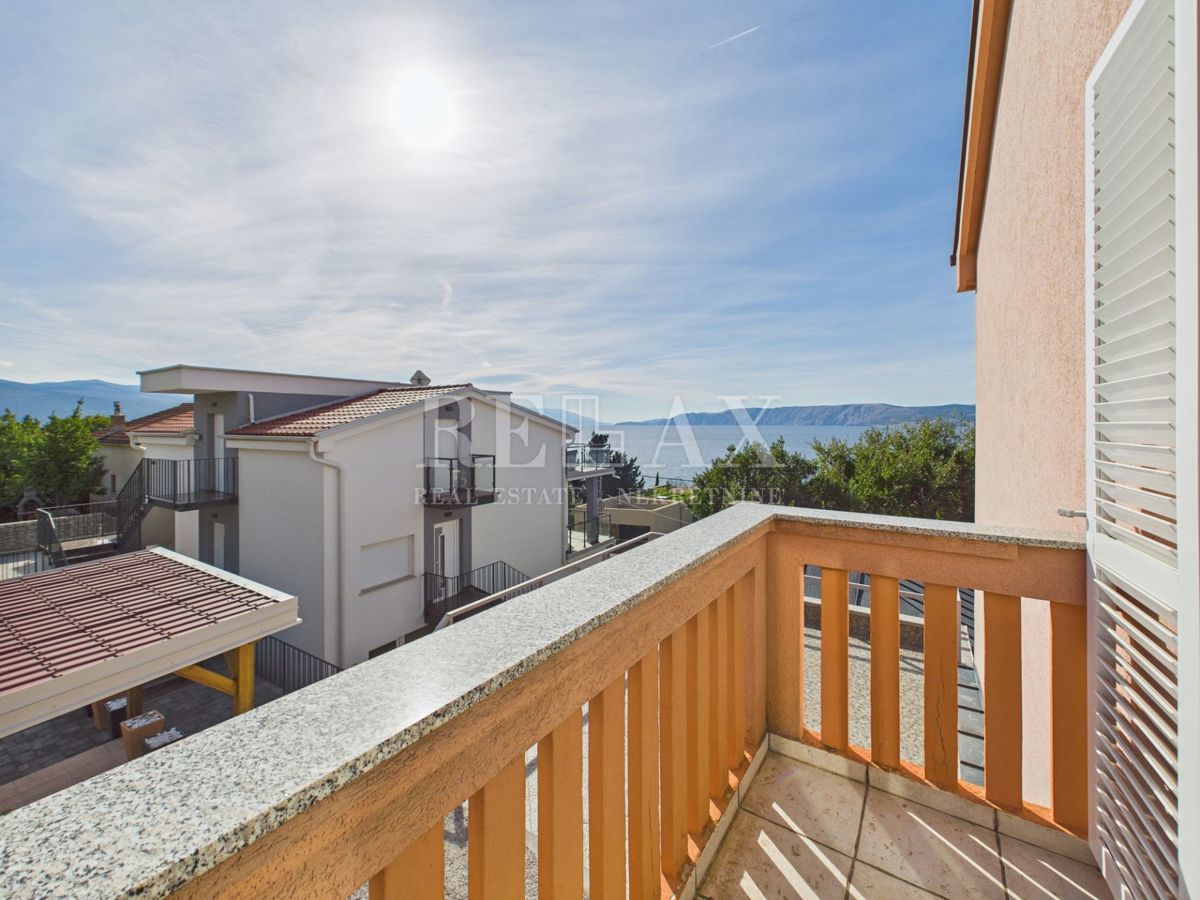 Novi Vinodolski - hiša z bazenom na odlični lokaciji