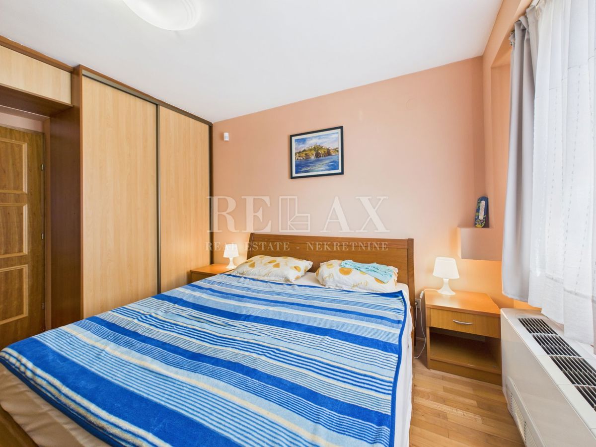 Novi Vinodolski - hiša z bazenom na odlični lokaciji