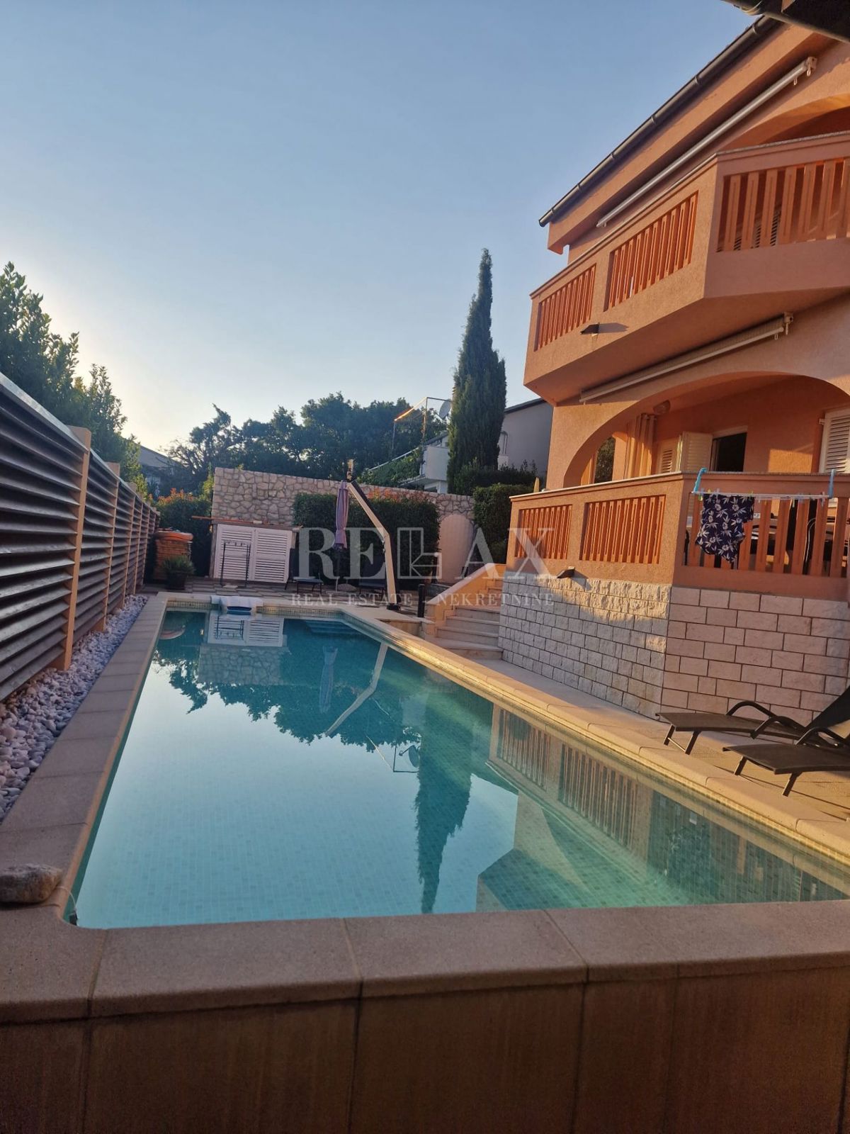 Novi Vinodolski - hiša z bazenom na odlični lokaciji