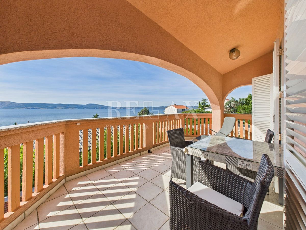 Novi Vinodolski - hiša z bazenom na odlični lokaciji