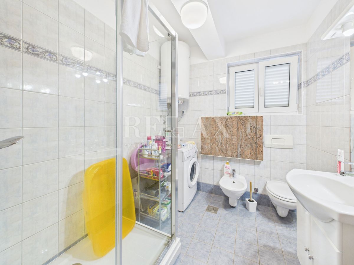 Novi Vinodolski - hiša z bazenom na odlični lokaciji