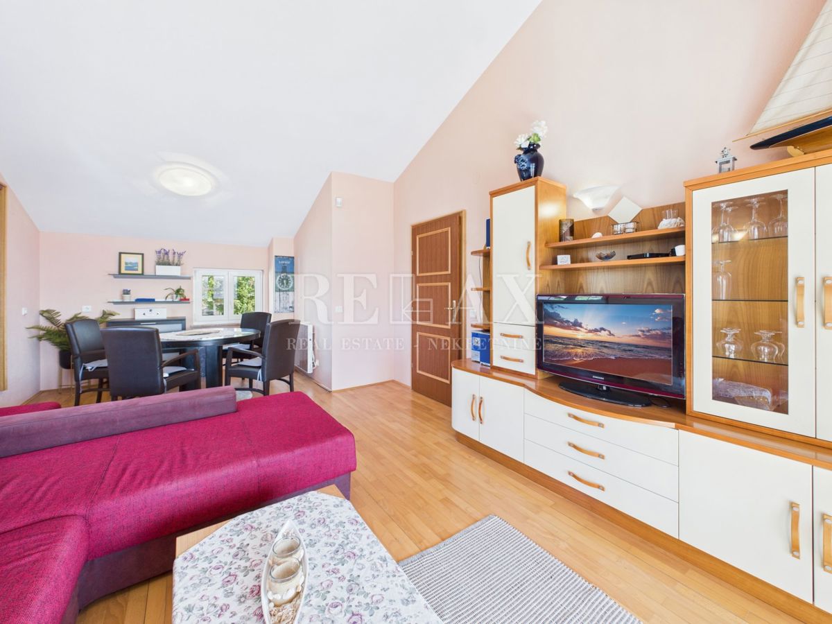 Novi Vinodolski - hiša z bazenom na odlični lokaciji