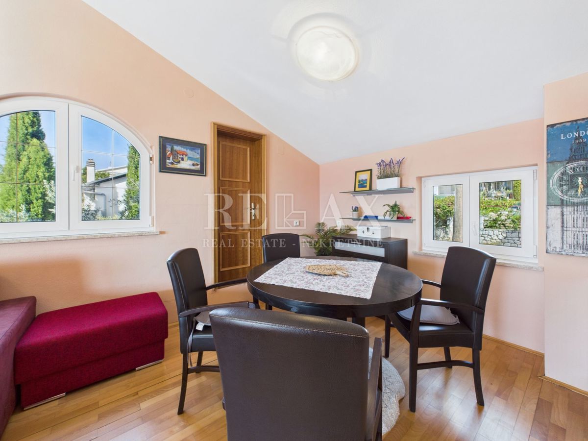 Novi Vinodolski - hiša z bazenom na odlični lokaciji