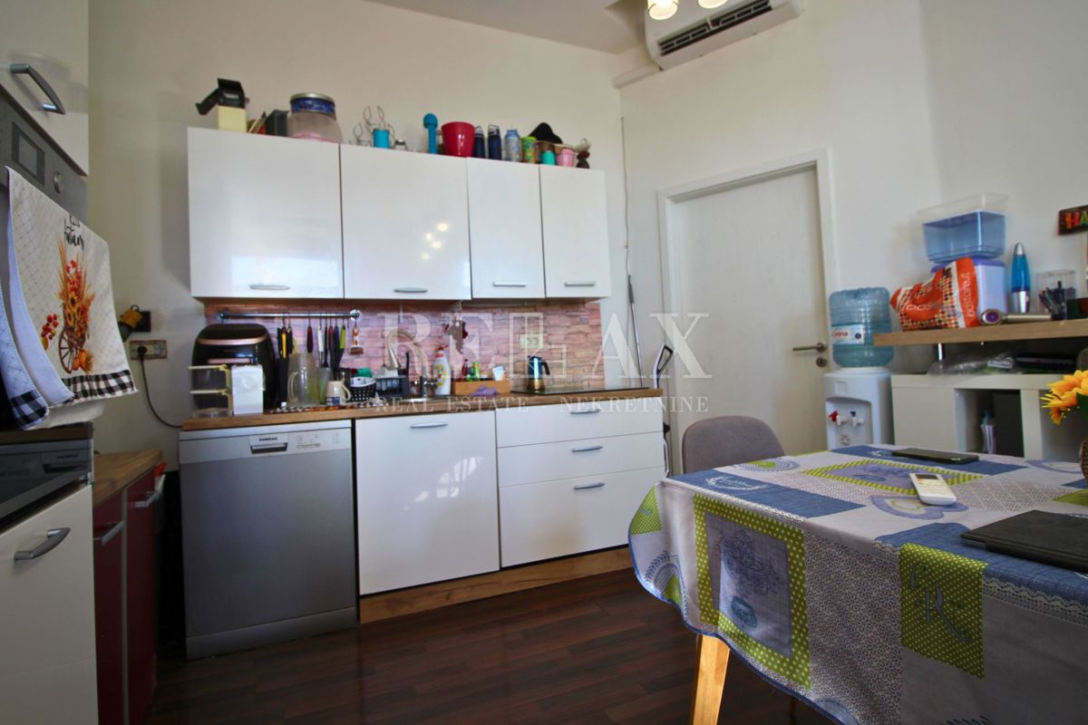 Reka - stanovanje v centru mesta, pogled na morje