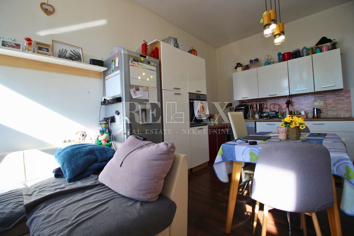 Reka - stanovanje v centru mesta, pogled na morje