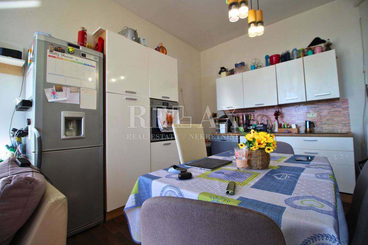 Reka - stanovanje v centru mesta, pogled na morje