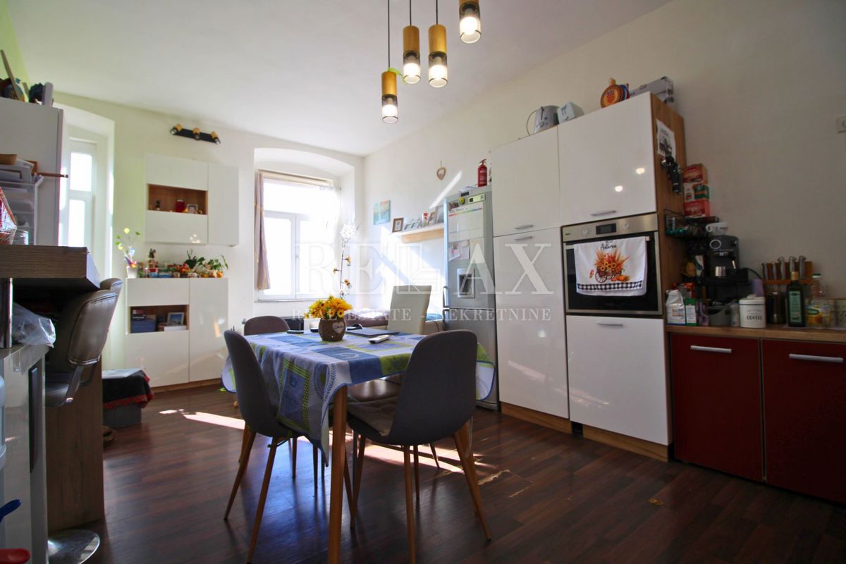 Reka - stanovanje v centru mesta, pogled na morje