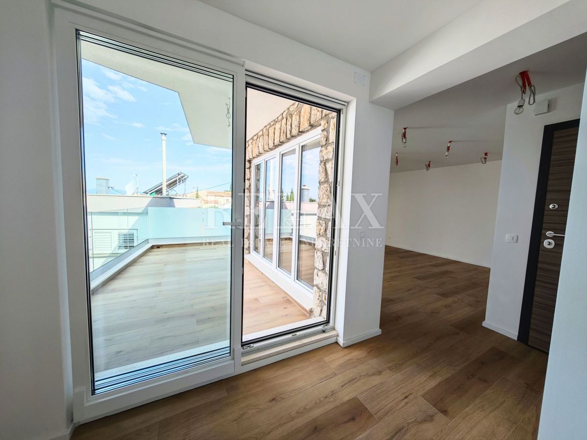 Crikvenica - luksuzno stanovanje z garažo