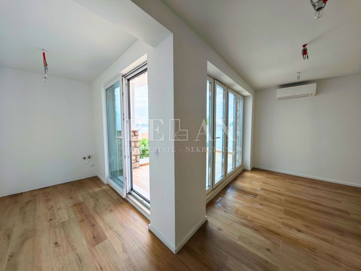 Crikvenica - luksuzno stanovanje z garažo