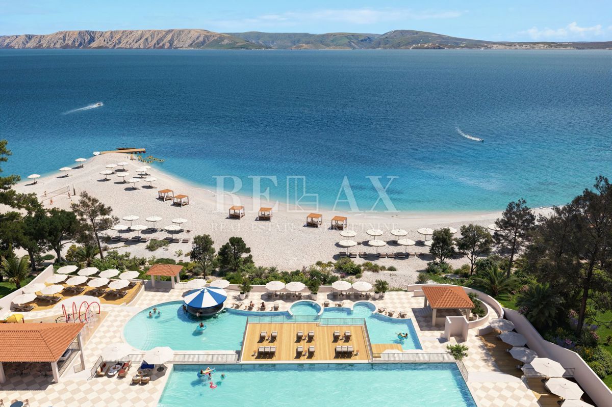 Novi Vinodolski - apartma v premium letovišču, druga vrsta do morja