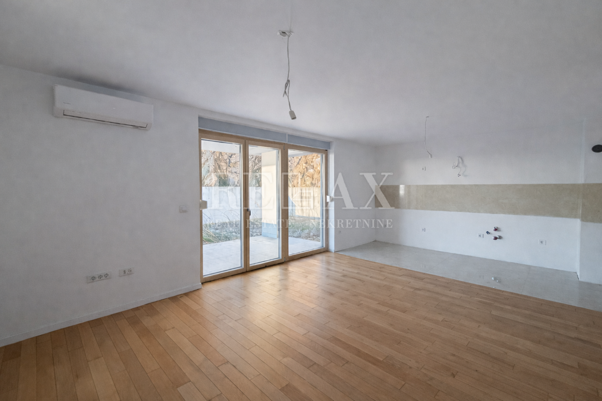 Crikvenica - stanovanje z vrtom, novogradnja