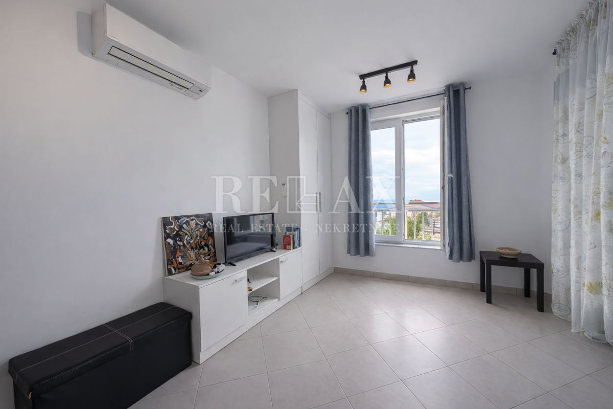 Senj - apartma z balkonom in parkirnim mestom, bližini morja