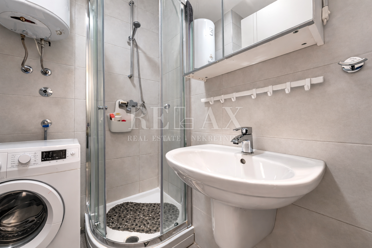 Senj - apartma z balkonom in parkirnim mestom, bližini morja