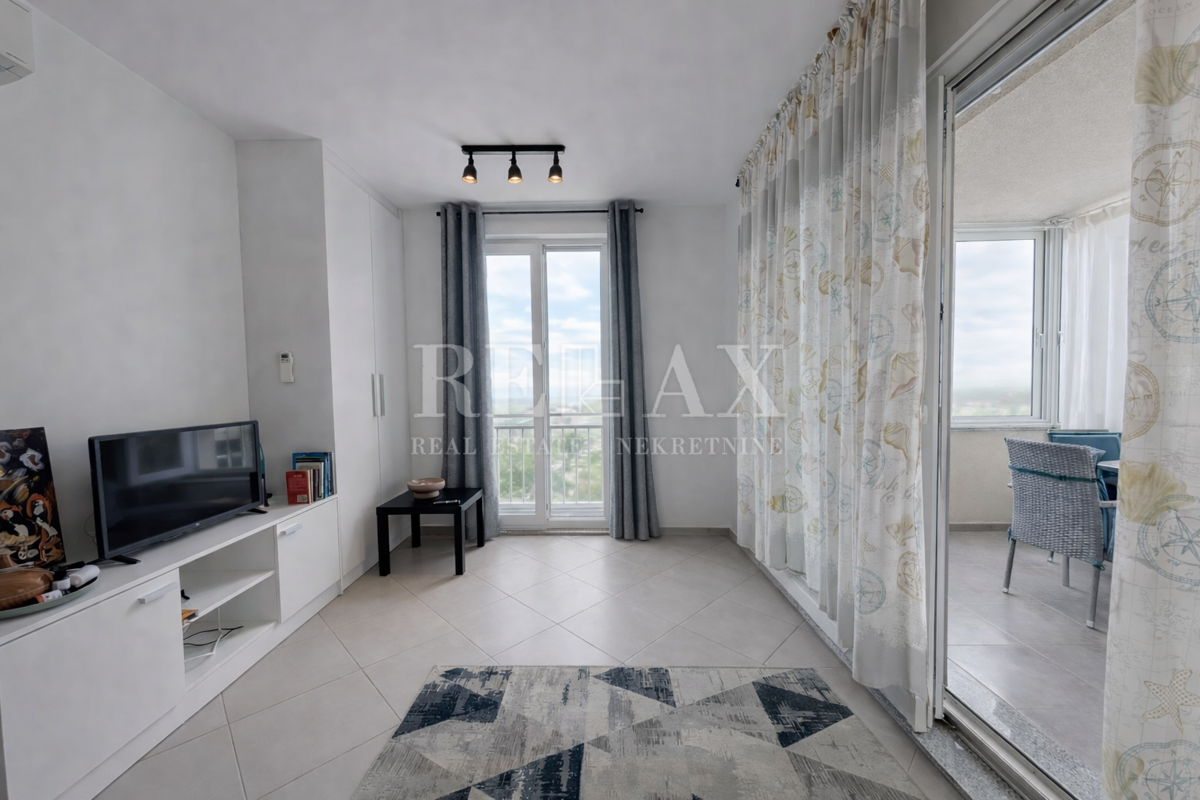 Senj - apartma z balkonom in parkirnim mestom, bližini morja