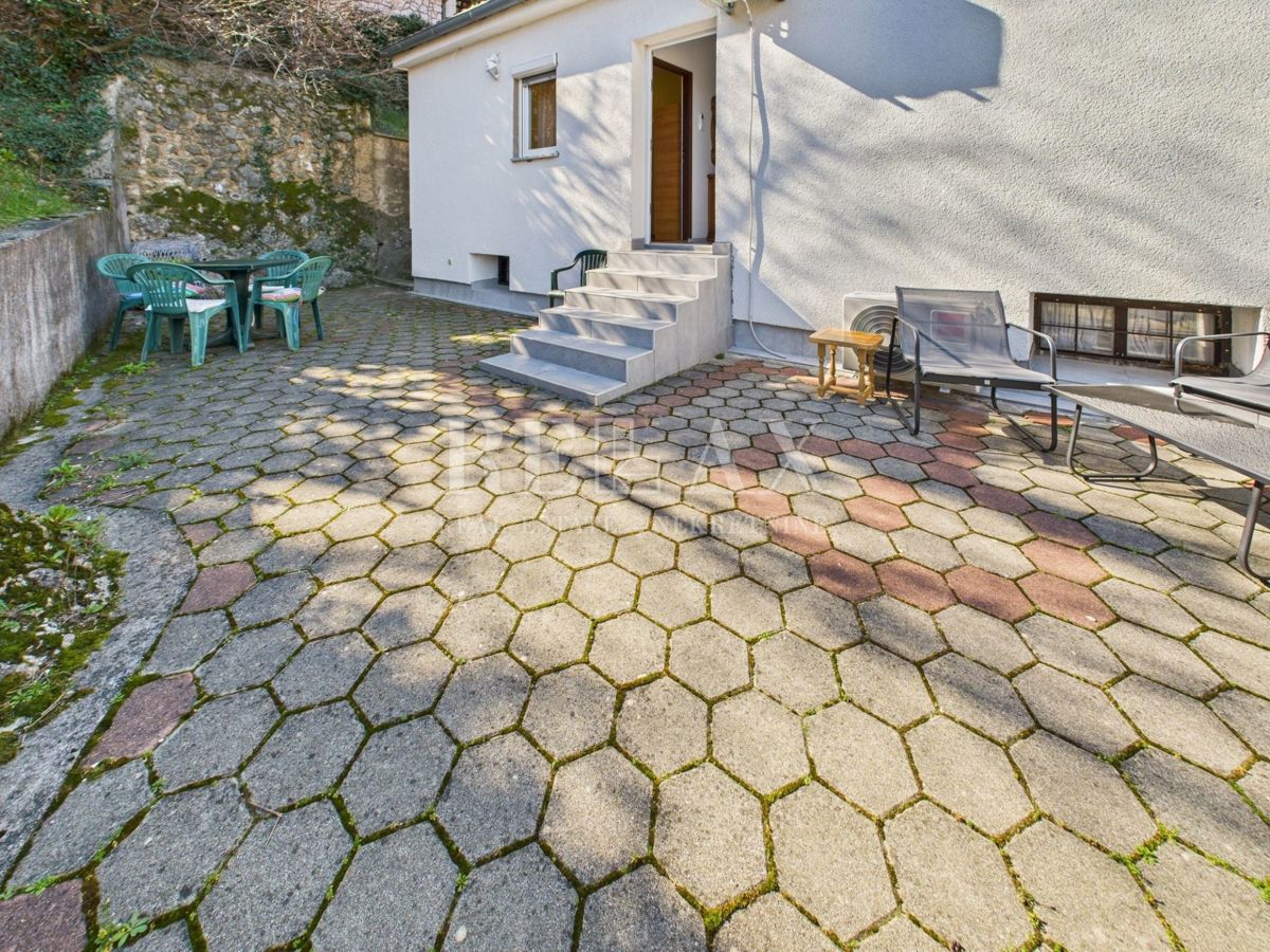 Bribir - prostorna družinska hiša