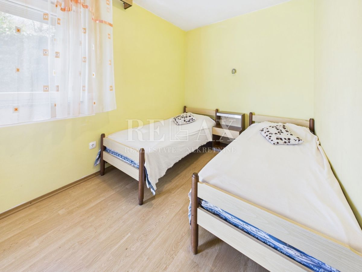 Bribir - prostorna družinska hiša