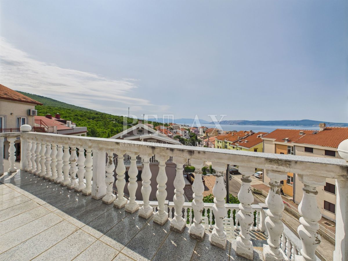 Crikvenica - hiša s 3 stanovanjskimi enotami
