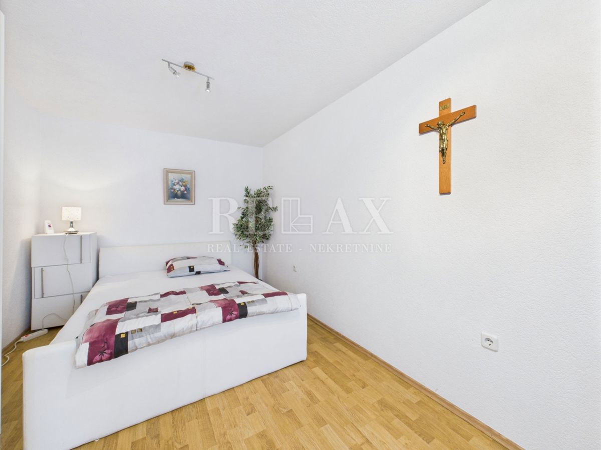 Crikvenica - hiša s 3 stanovanjskimi enotami